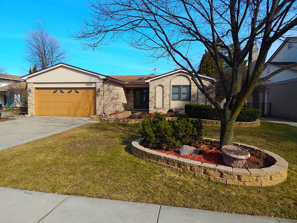 1st image of 42758 Sycamore Dr