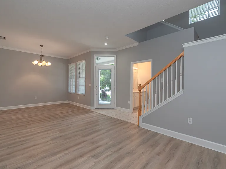 10109 Hayfield Way — Photo 6