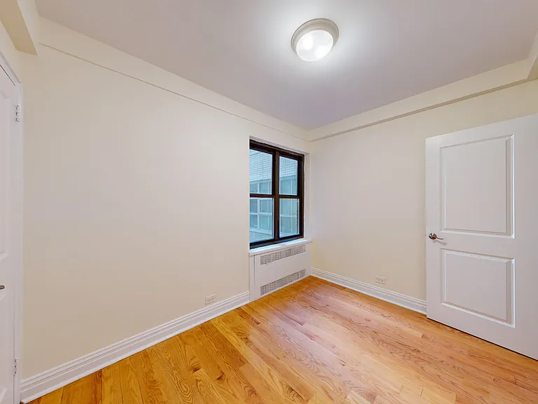 141 E 56th St #5C — Photo 9