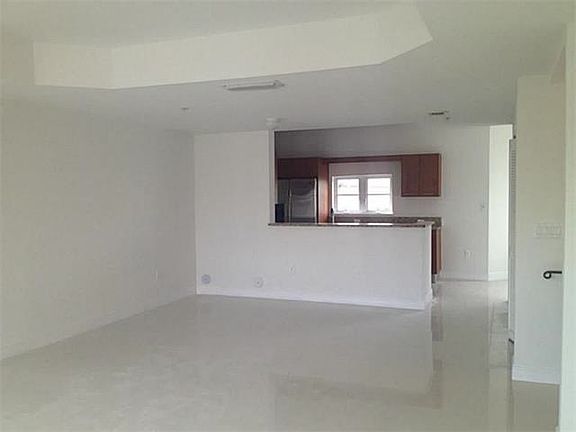 2nd image of 18424 NE 27th Ct