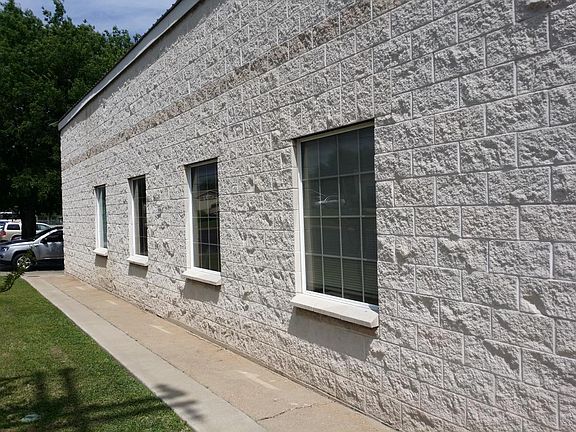 4th image of 215 W Avenue D