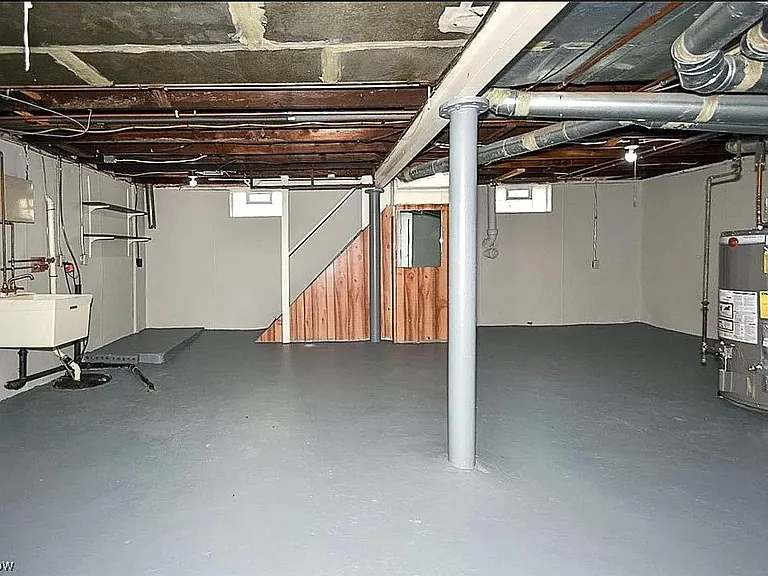600 Columbus Ave NW — Photo 32