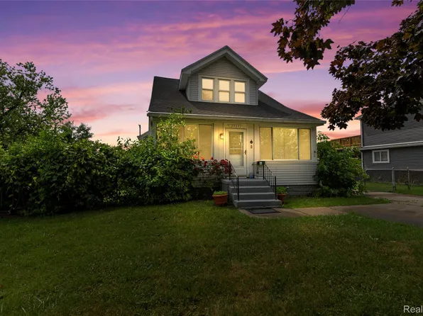 27371 Demrick St, Roseville, MI 48066