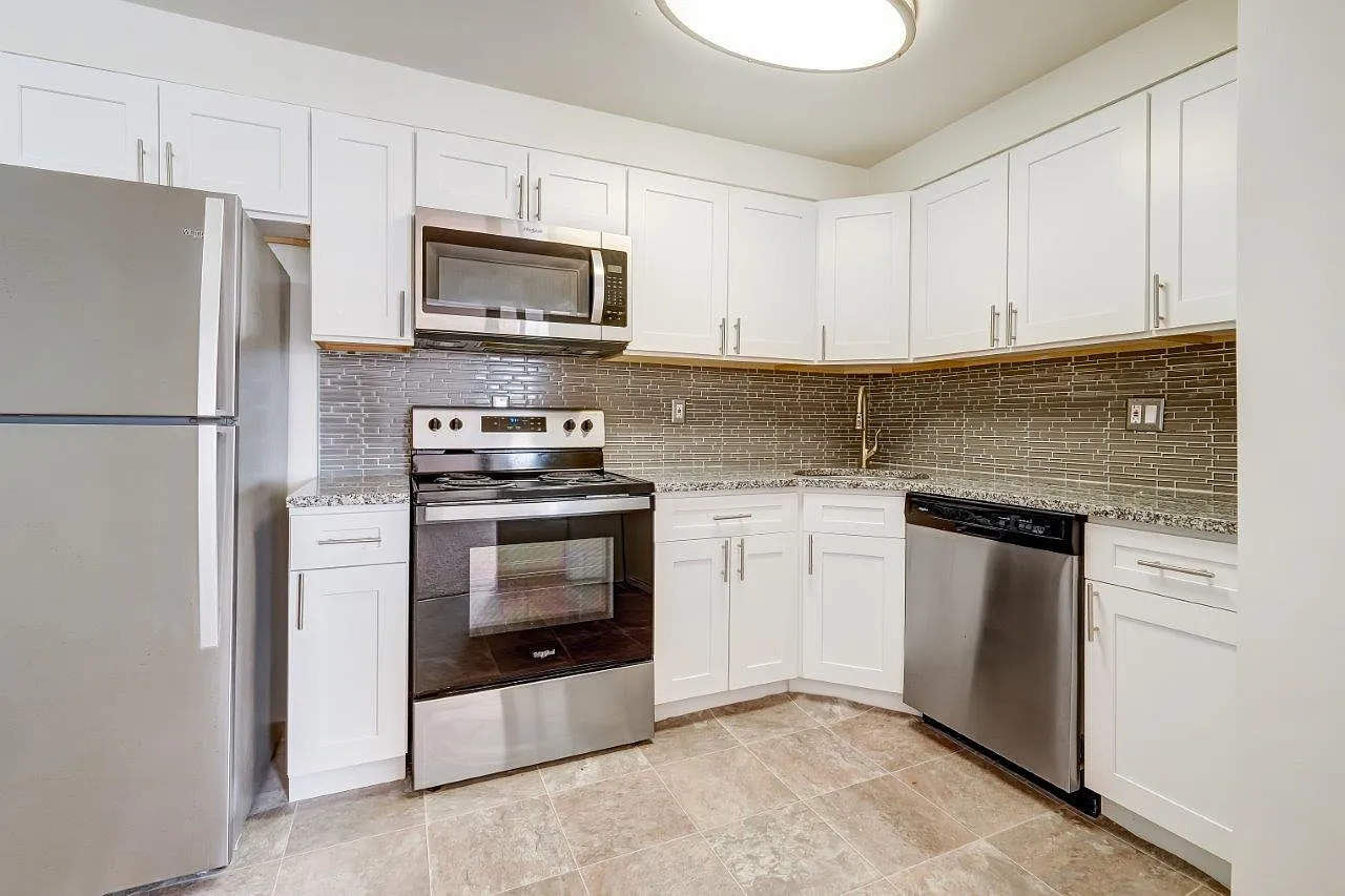 Idylwood Resort Apartment Homes — Photo 2