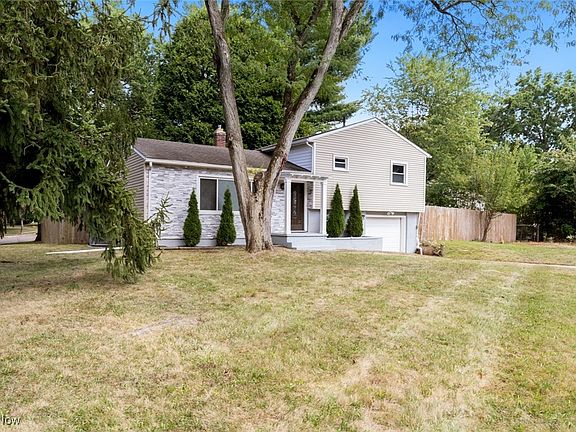 3rd image of 1830 Tanglewood Dr
