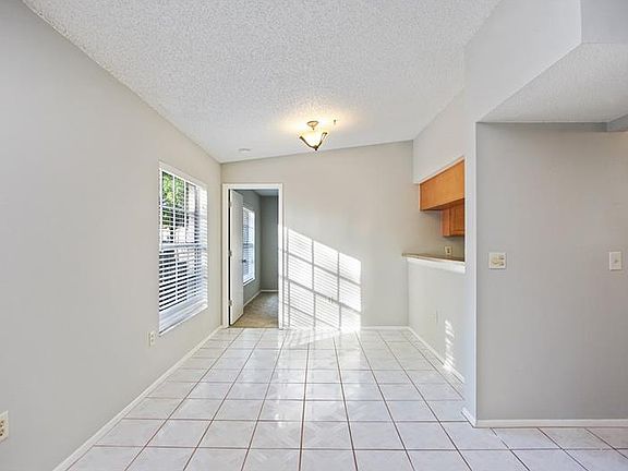 4th image of 3021 Bonaventure Cir APT 202