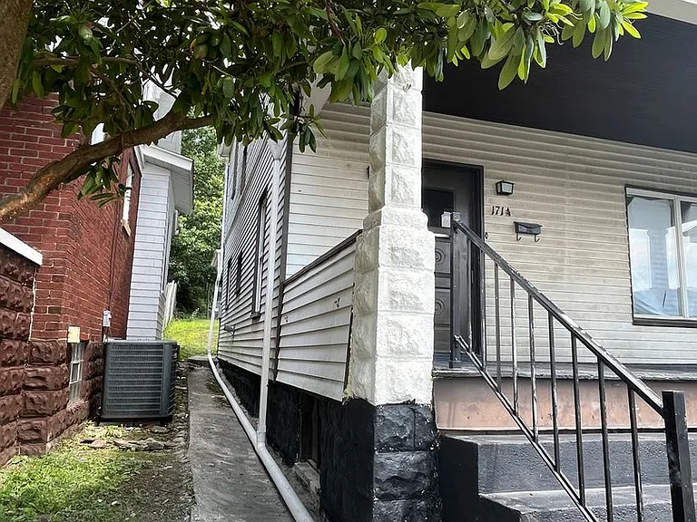 1714 Victoria Ave — Photo 13
