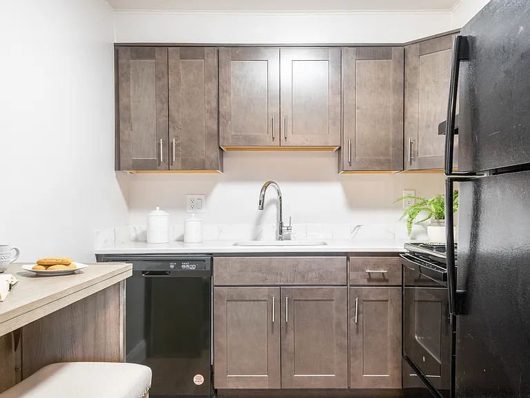 Williamsburg Estates — Photo 10