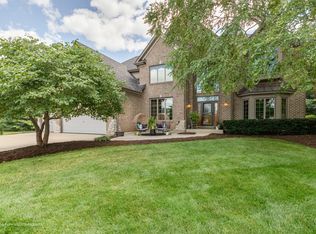 8 N Royal Oaks Dr, Bristol, IL