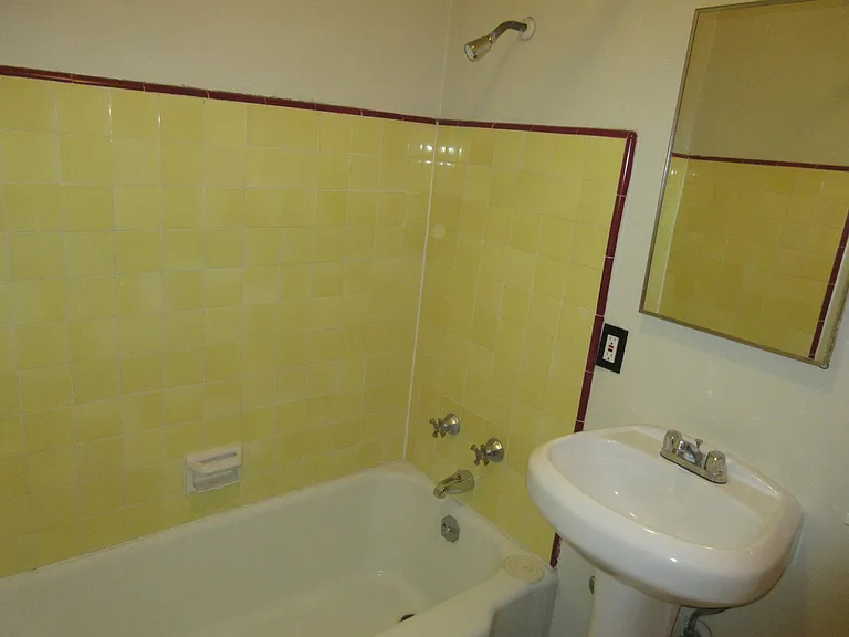649 S Detroit St #9 — Photo 10