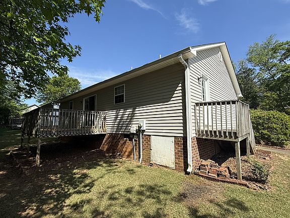3rd image of 534 Avon Dr