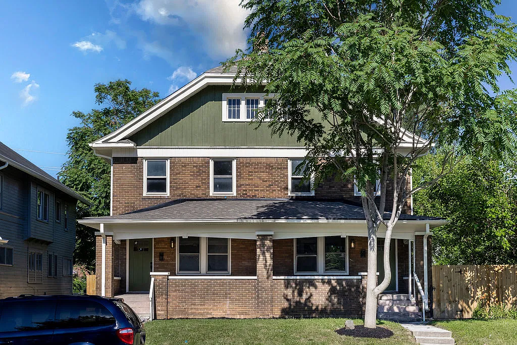 3 bed, 1.5 bath, 1887 sqft, $1,850 — Photo 1