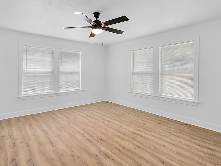 2525 Cole Ave — Photo 18