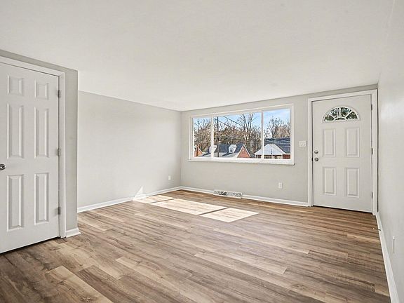 5th image of 32 Julia Ave