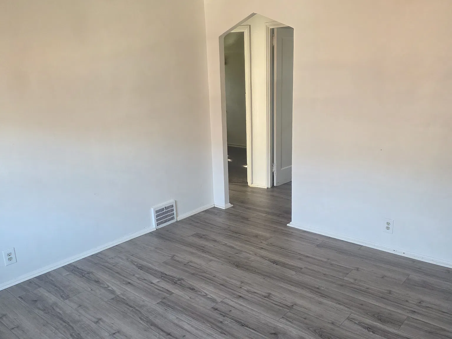 2 bed, 650 sqft, $995 — Photo 1