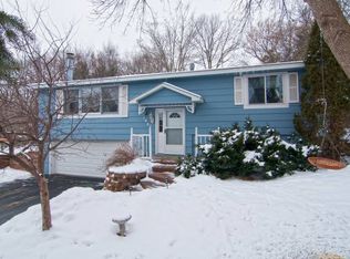 1440 Parkview Dr, Chaska, MN 55318