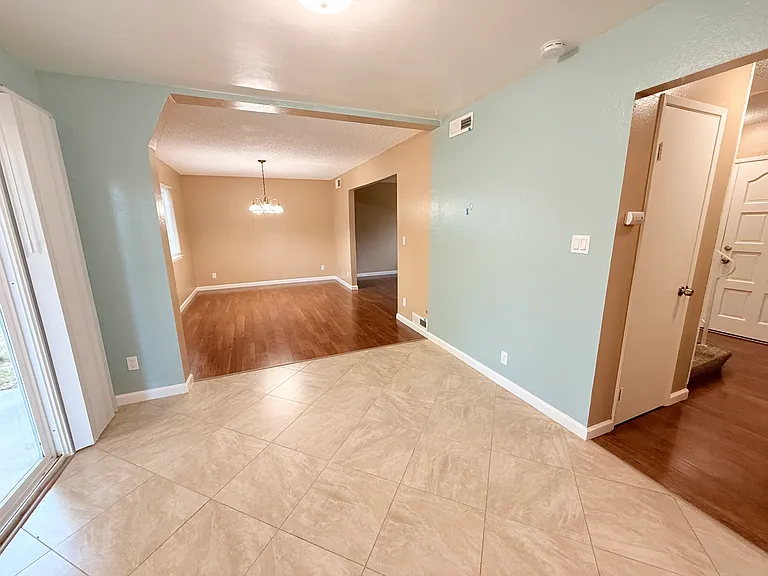 6881 Kettering Cir — Photo 10