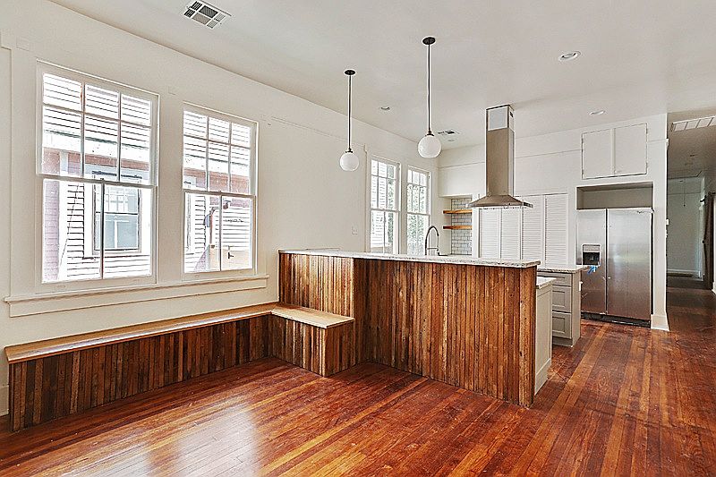 Large kitchen/dining area with built ins and new appliances