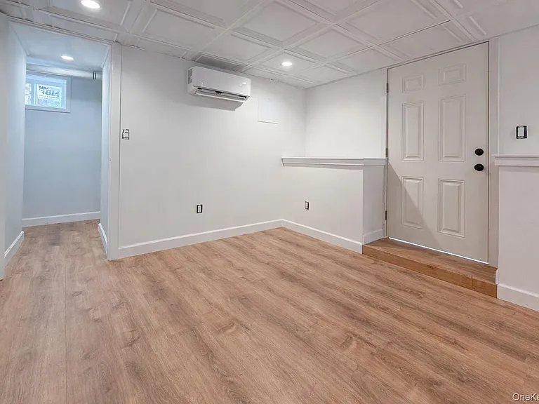 1009 Hudson Ave #1S — Photo 16