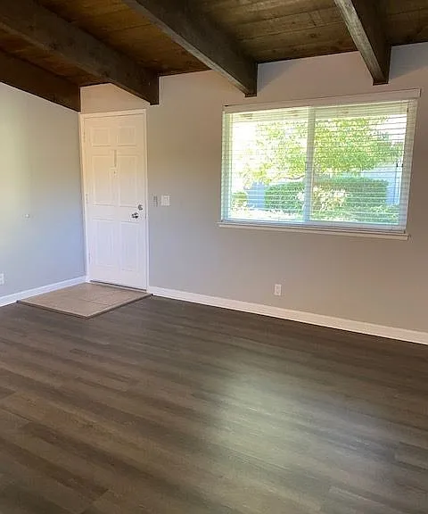 Shasta Villa Apartments — Photo 15