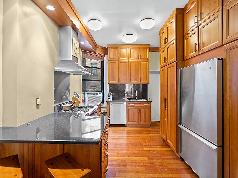 1st image of 51 Saint Marks Pl APT 3