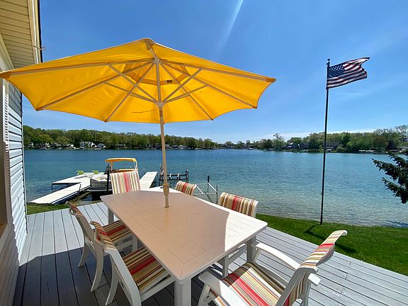 5th image of 257 S Gull Lake Dr