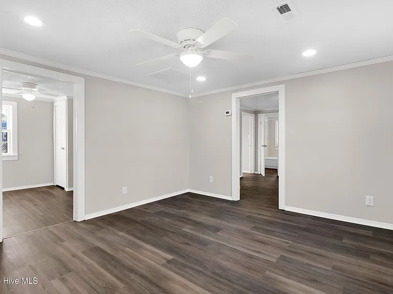 211 Lawson St — Photo 4