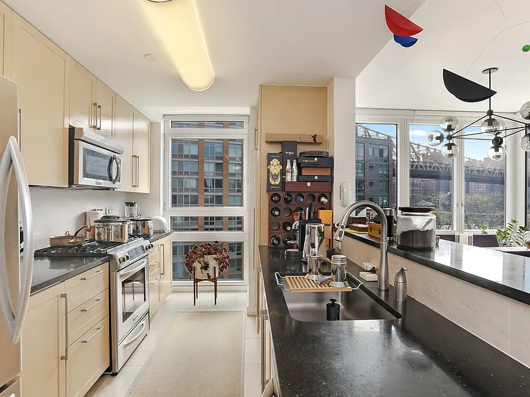 415 Main St #6F — Photo 4