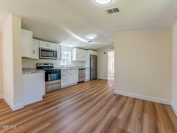 5th image of 4954 MARGUERITE Street