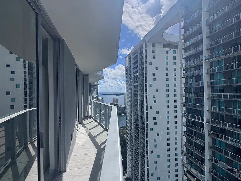 444 Brickell Ave #3407