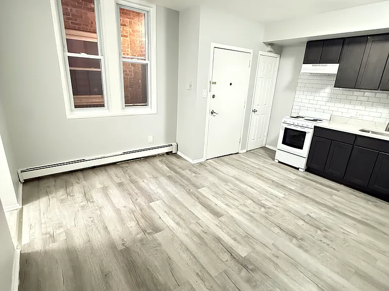 324 Hope Ave #6 — Photo 2