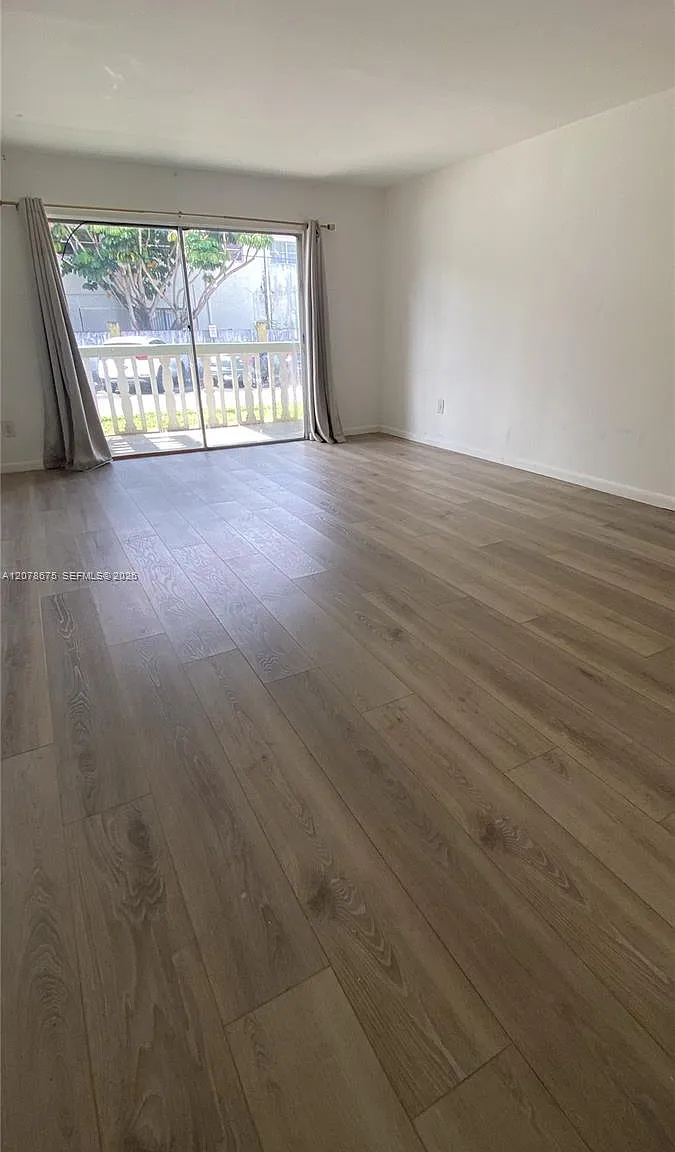 15205 NE 6th Ave — Photo 4
