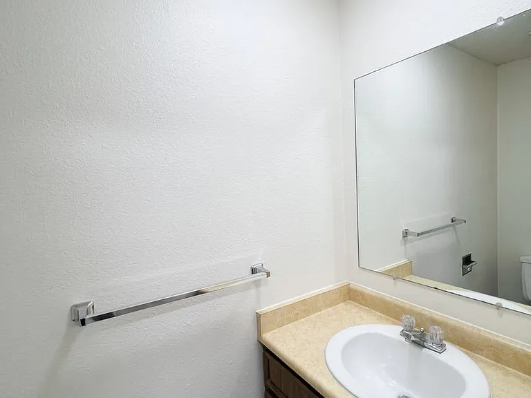846 Homedale Rd — Photo 6