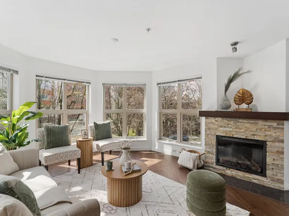 1468 Saint Andrews Ave #206, North Vancouver, BC V7L 0A8