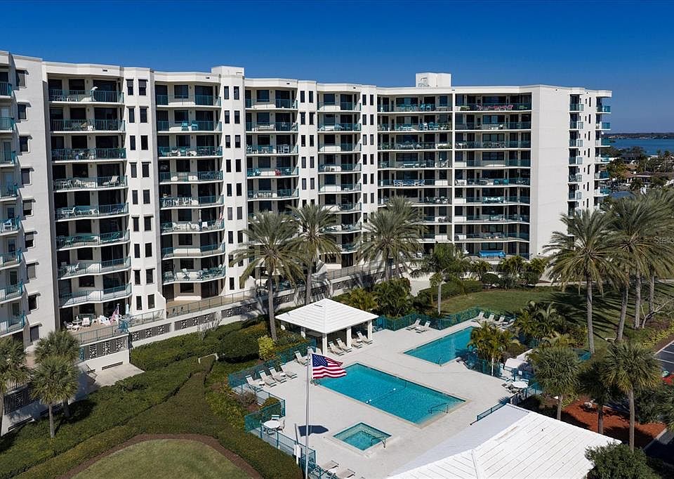 1st image of 670 Island Way APT 304