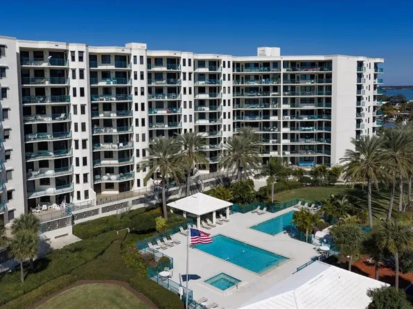 670 Island Way APT 304, Clearwater, FL 33767