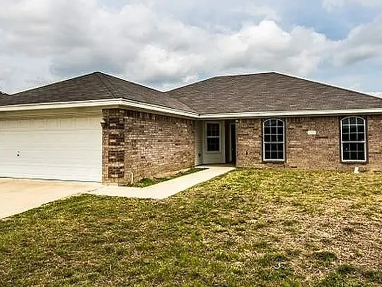 3705 Salt Fork Dr — Photo 1