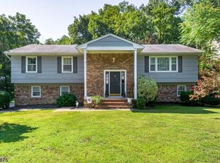 35 Forest Dr, Parsippany, NJ 07054