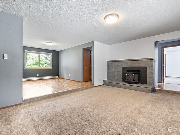 4th image of 17512 15th Ave E