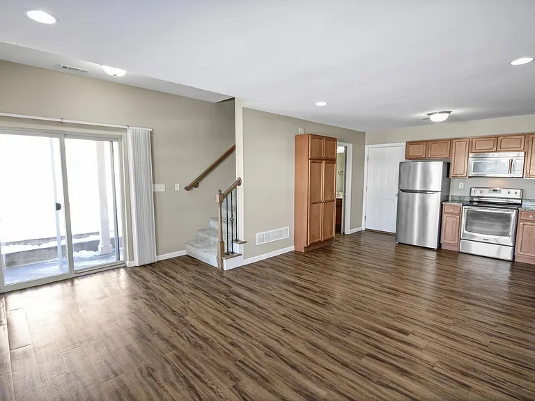 302 Starwood Dr — Photo 8