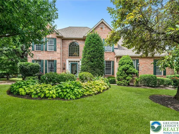 5050 Drummond Cir, Center Valley, PA 18034