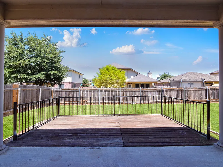 4903 Golden Gate Dr — Photo 28