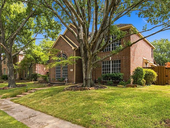 2nd image of 816 Rolling Meadows Ct