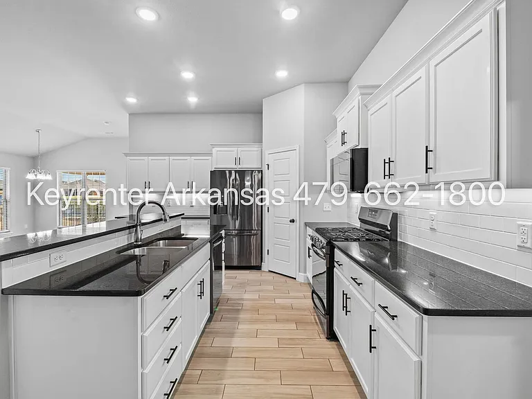 761 Melrose Pl — Photo 12