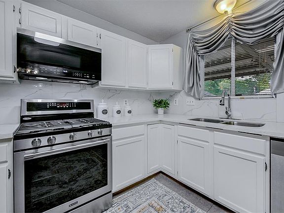 4th image of 19918 Winding Branch Dr