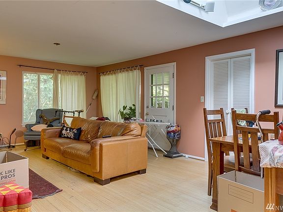 5th image of 14008 NE 6th Pl