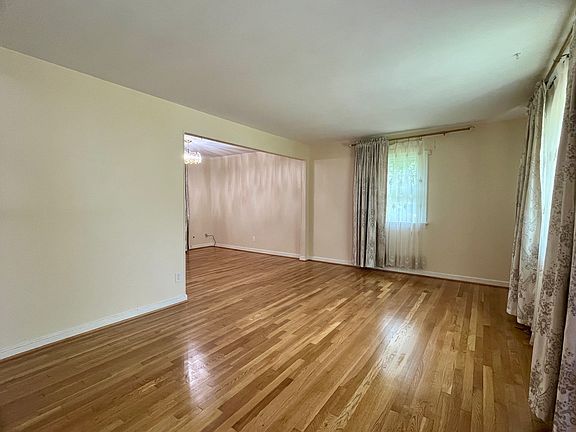 5th image of 3911 Sunburst Rd