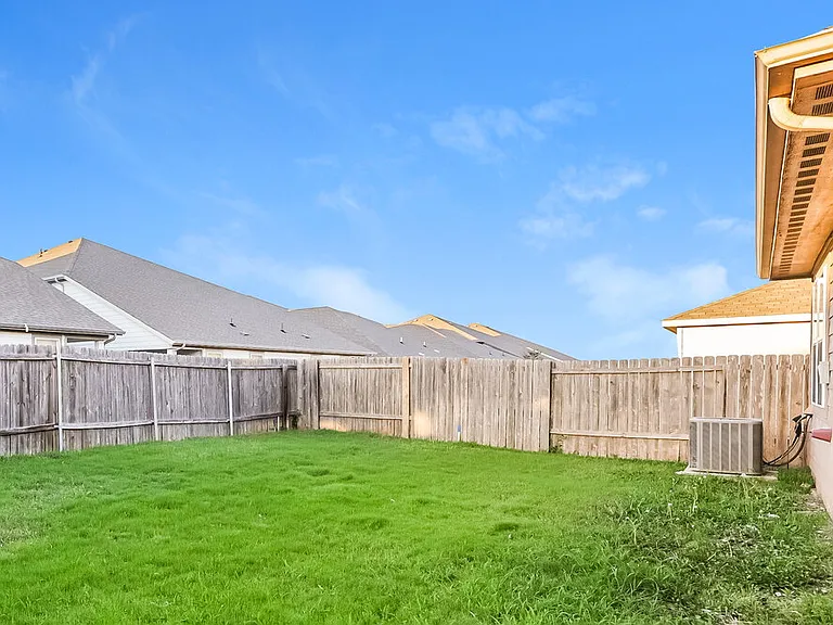 4144 Tower Ln — Photo 15
