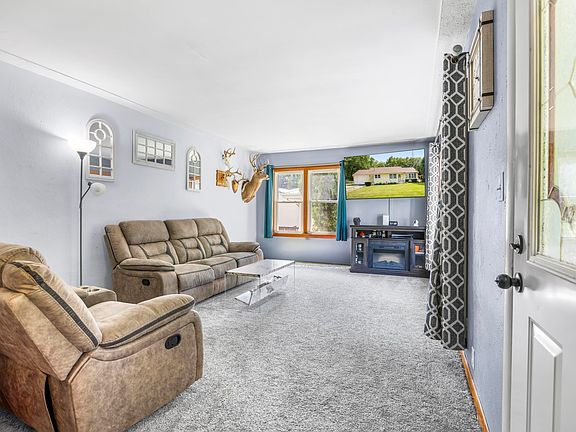 3rd image of 125 Oriole Dr