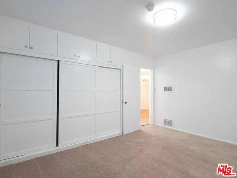 422 Arnaz Dr #7 — Photo 8